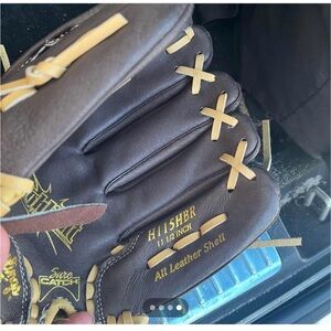 Rawlings's - boys rightly glove